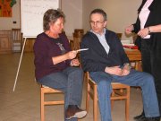 Anita e Domenico si preparano per le scenette serali (7483 bytes)